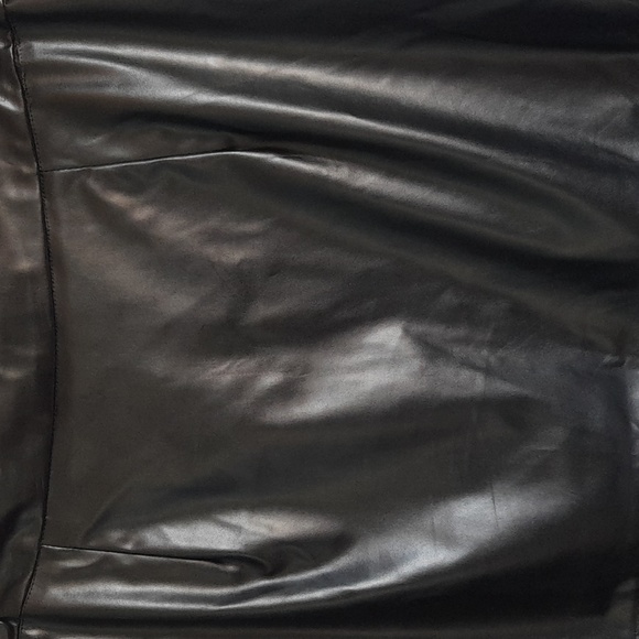 H. HALSTON BLACK FAUX LEATHER MIDI SKIRT . SIZE MEDIUM . - Picture 5 of 6